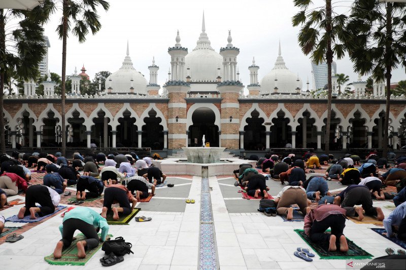 Shalat Jumat pertama Ramadhan di Kuala Lumpur