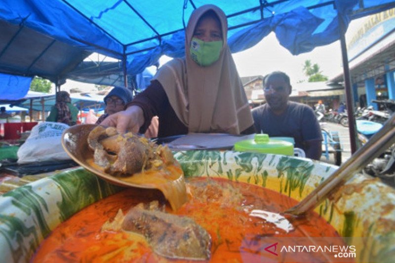 Kuliner Katupek Gulai Tunjang