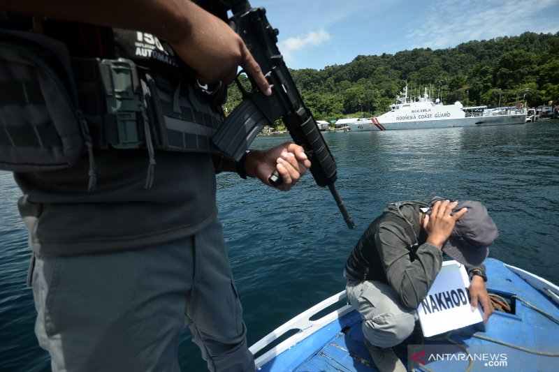 LATIHAN OPERASI KESELAMATAN DAN KEAMANAN LAUT BAKAMLA