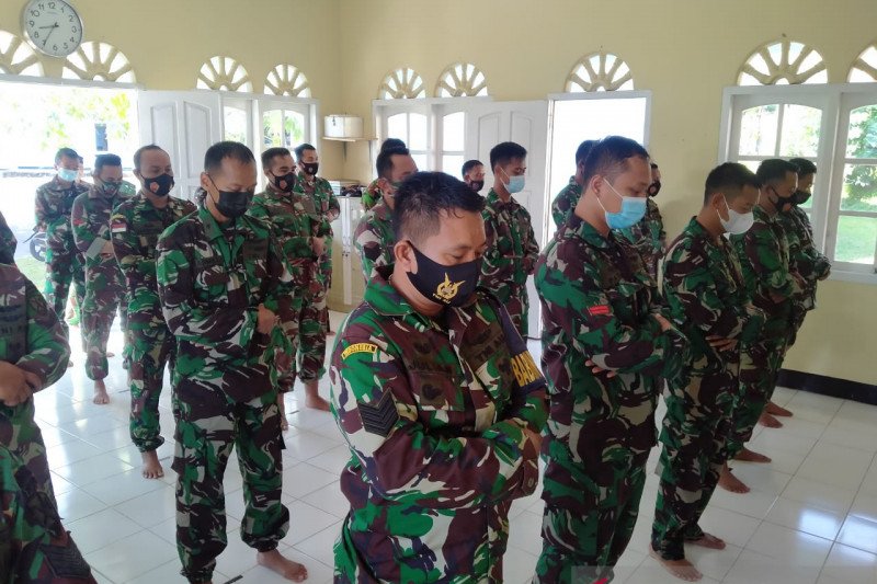 Lanud ASH Belitung gelar shalat ghaib untuk personel KRI Nanggala-402