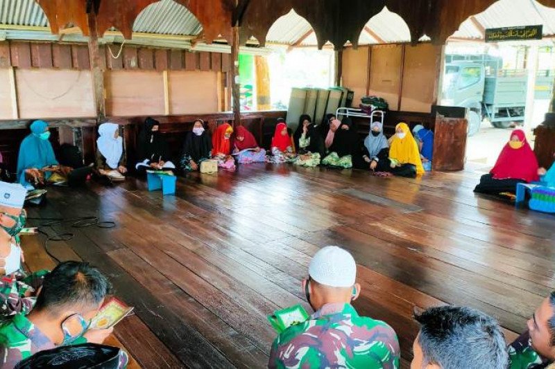 Satgas TNI gelar doa khatam Al Quran bersama warga di perbatasan RI-PNG