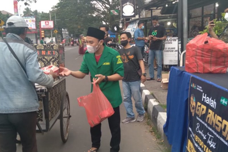 Gerakan Pemuda Ansor Lebak bagikan 18.700 takjil