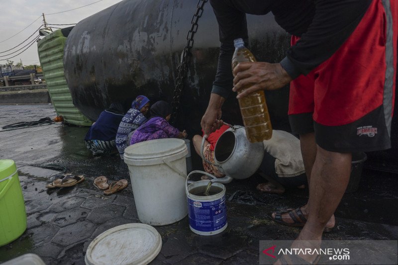 Kecelakaan truk pembawa minyak goreng di Pekalongan