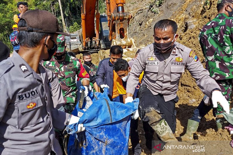 Evakuasi korban tanah longsor di PLTA Batang Toru