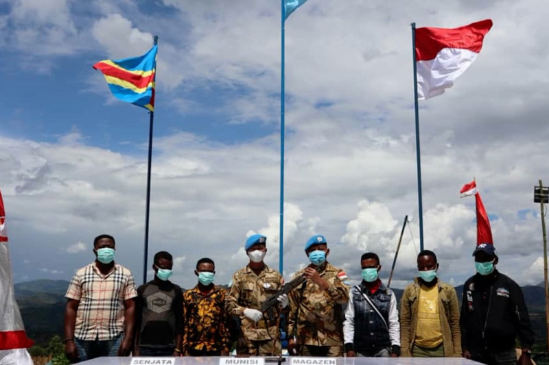 4 pemberontak Kongo serahkan senjata api ke Satgas TNI Konga