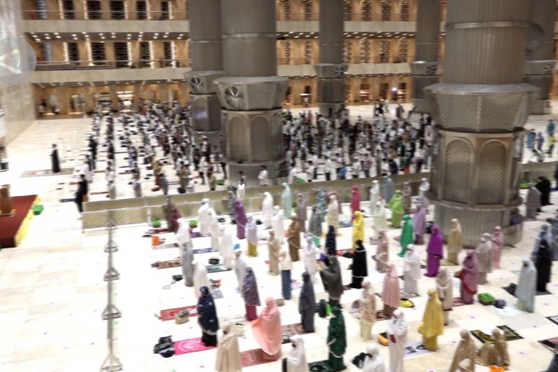 600 jamaah melaksanakan shalat tarawih perdana di Masjid Istiqlal