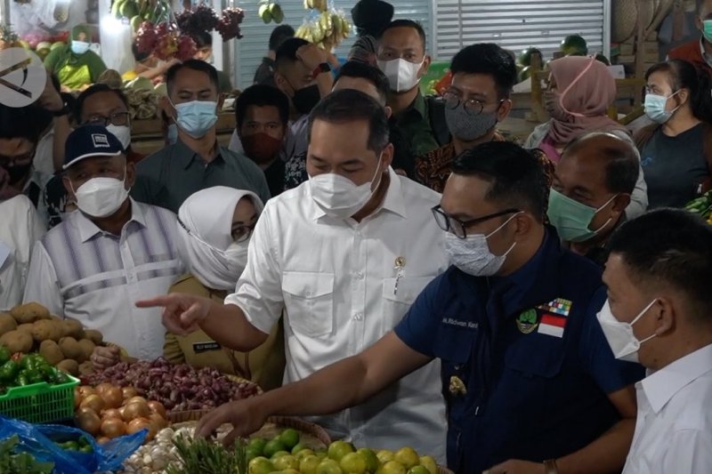 Mendag Lutfi cek langsung harga kebutuhan pokok di pasar tradisional