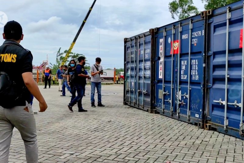 Diduga mengandung mineral ikutan lainnya, Kementerian ESDM tunda ekspor 200 ton zirkon