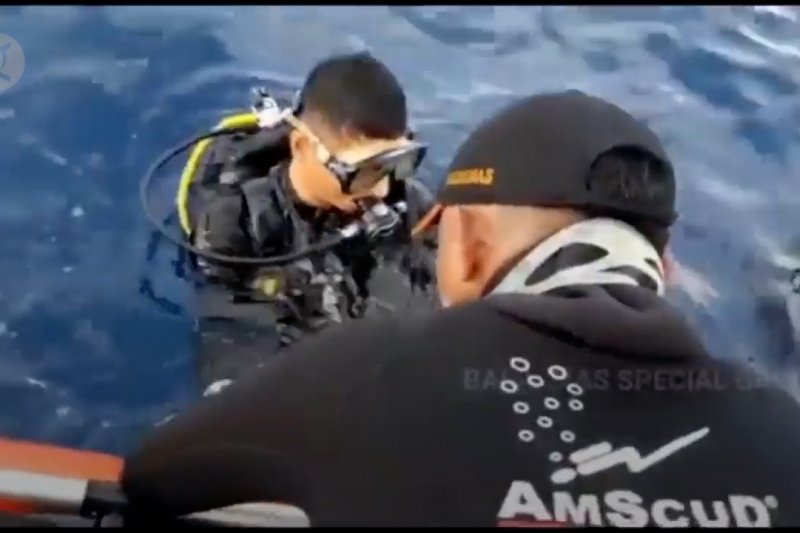 Tabrakan kapal, Basarnas lakukan pencarian hingga dasar laut
