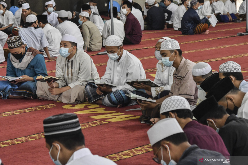 Iktikaf santri saat Ramadhan