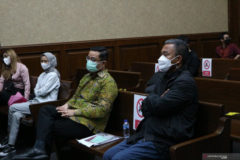 Sekjen Kemensos bantah terima