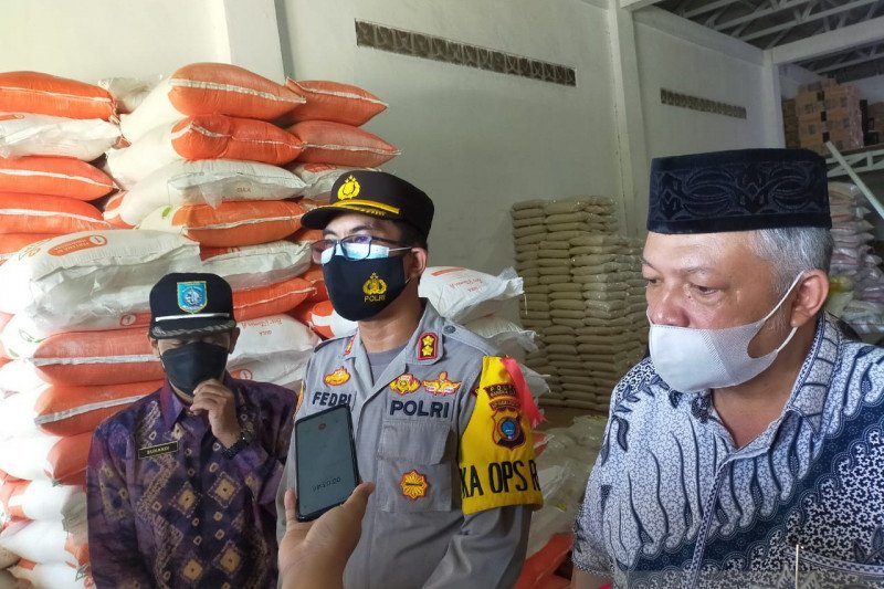 Polisi Bangka Barat minta warga laporkan penimbun sembako
