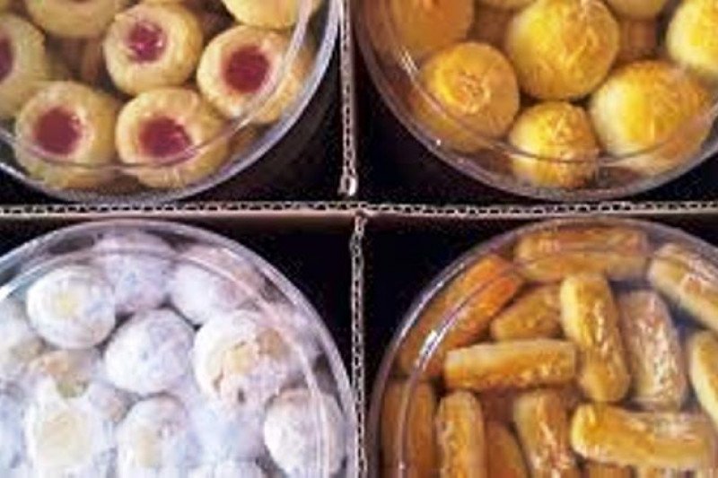 Jelang Idul Fitri 1442 H, penjual kue kering warnai di Jayapura
