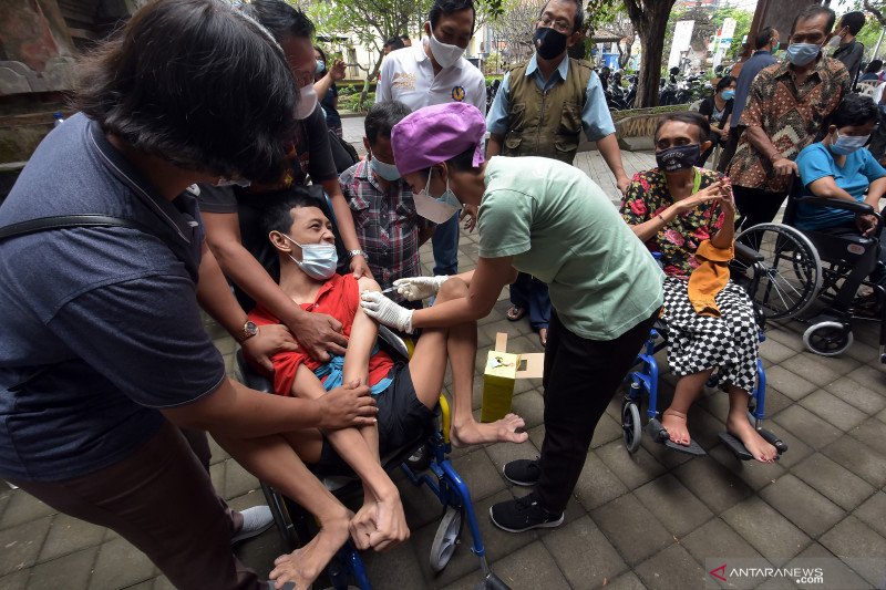 Vaksinasi COVID-19 bagi penyandang disabilitas