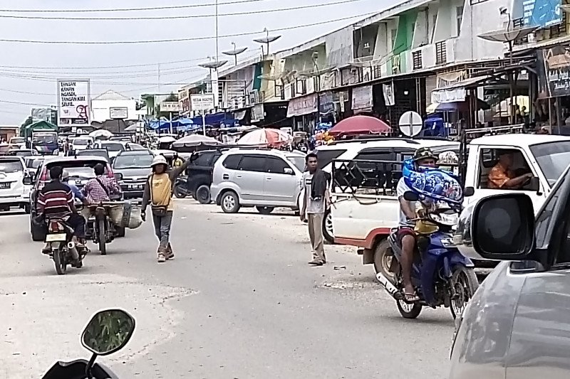 Pasar Simpang Pematang dipadati pengunjung 