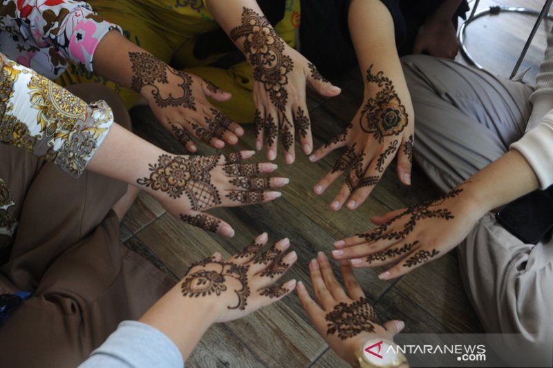 Jasa lukis henna untuk idul fitri