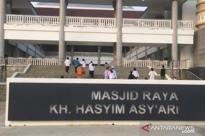 Jamaah Masjid Raya Hasyim Asy’ari diimbau tetap pakai masker