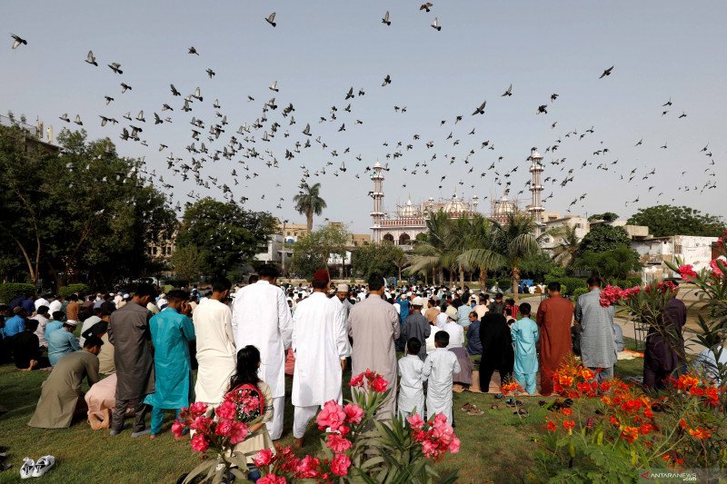 Shalat Idul Fitri 1442 H di berbagai negara