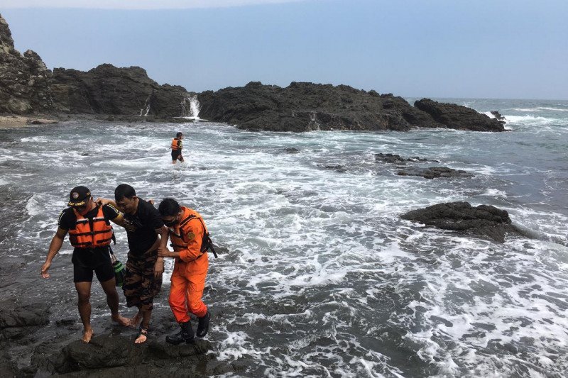 SAR Gunung Kidul selamatkan wisatawan terseret ombak Pantai Siung