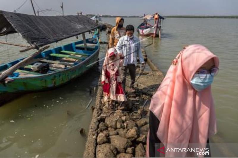 Ziarah Makam Terapung Pesisir Demak