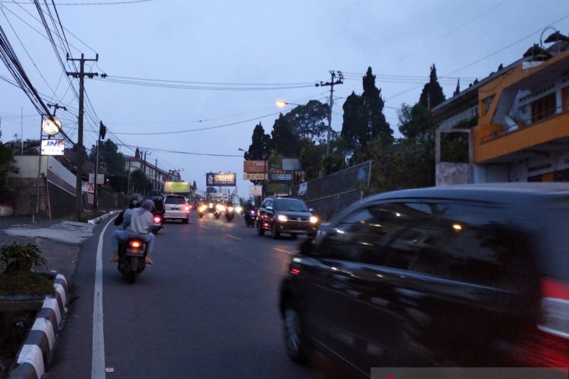 Polres Cianjur tutup jalur menuju Puncak antisipasi macet total