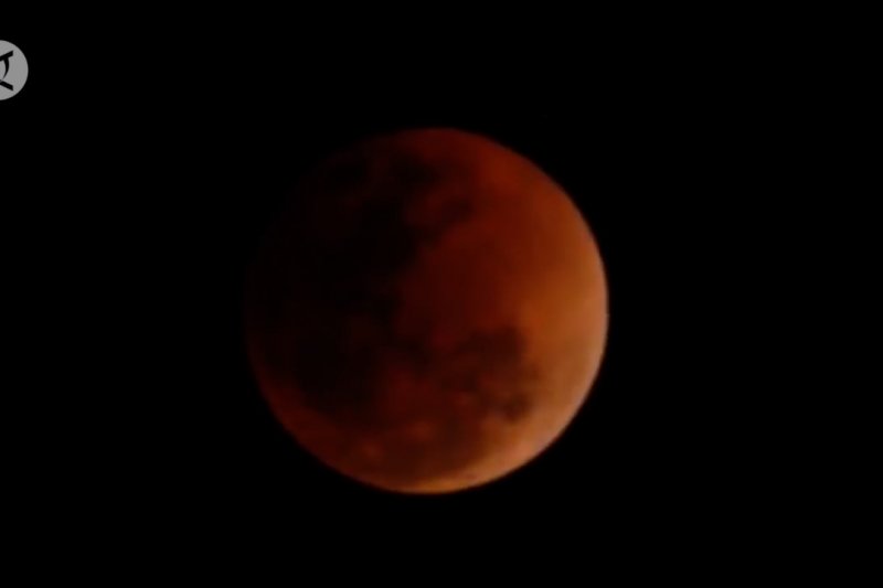 Fenomena langka gerhana bulan total