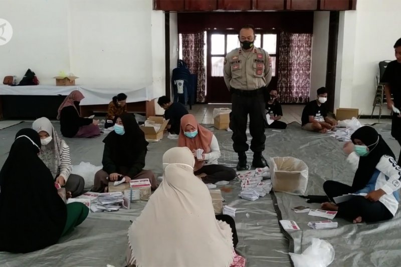 KPU Kalsel distribusikan logistik untuk pemungutan suara ulang