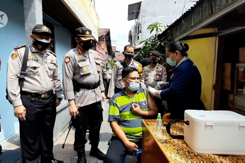 Vaksin keliling di Pekanbaru sasar lansia dan pedagang