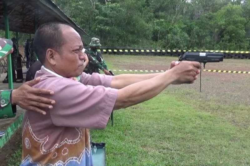 Bangun sinergitas, Korem 101 kenalkan latihan dasar menembak