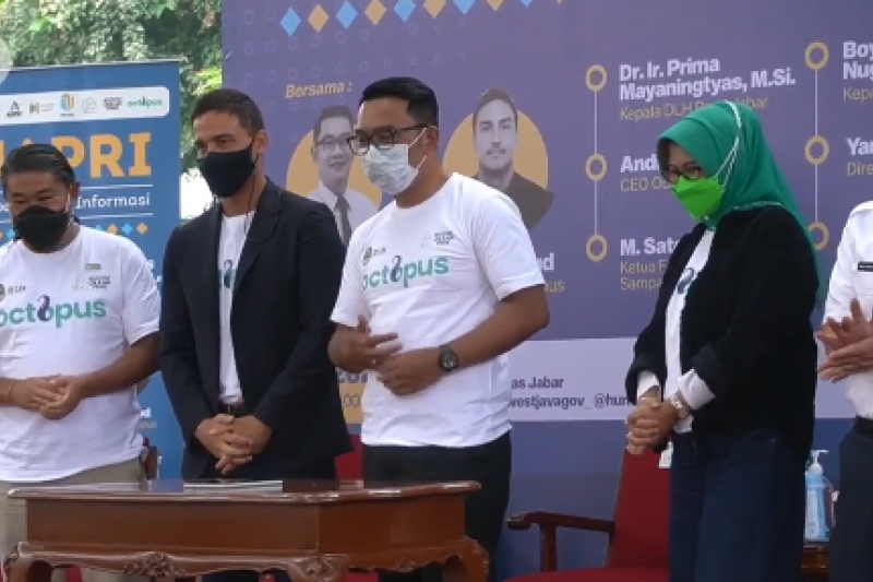 Ridwan Kamil & Hamish Daud luncurkan aplikasi daur ulang sampah