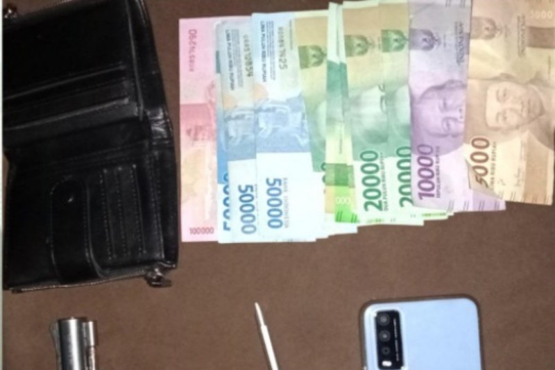 Polisi tangkap pencuri HP yang takuti korban pakai airsoft gun