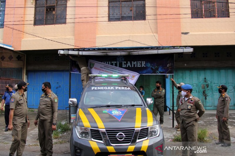 Penututupan Paksa Tempat Usaha Langgar Prokes