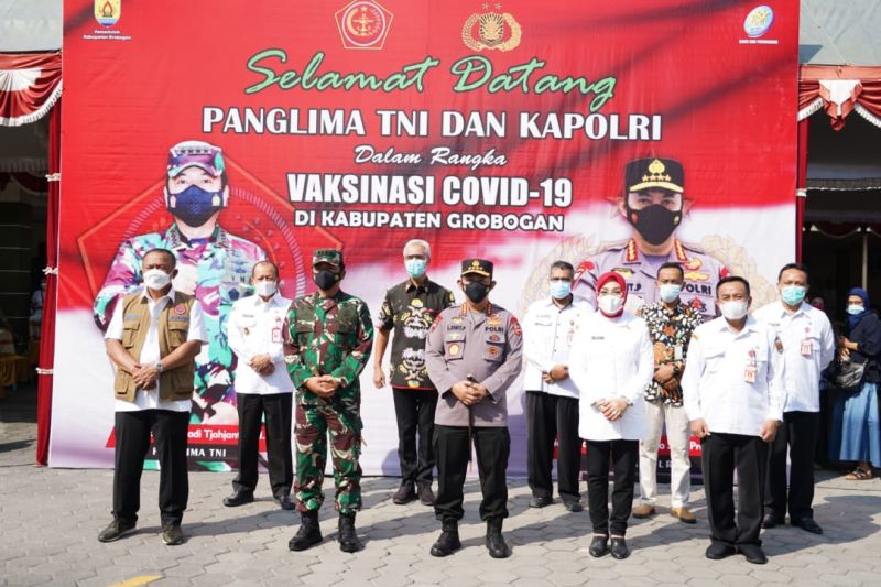 Kapolri dan Panglima tinjau vaksinasi di Grobogan