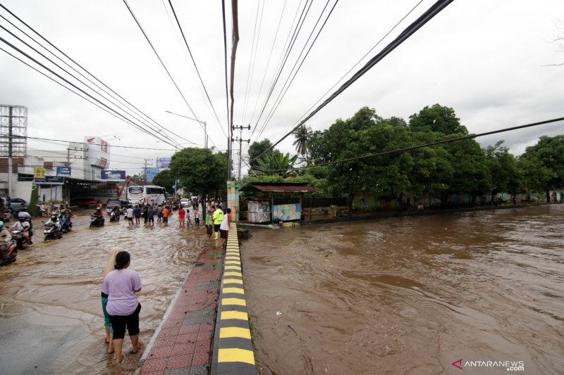 Sungai Bagong di Banyuwangi meluap