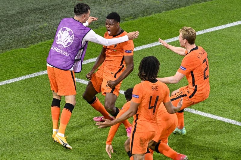 Belanda menaklukkan Ukraina dalam drama lima gol