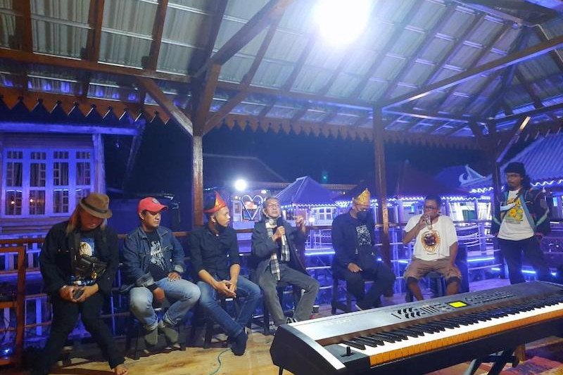 Seniman Palembang gelorakan semangat