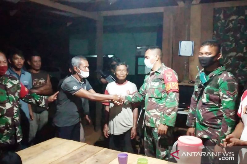 Satgas TNI Yonif 611 temukan kakek Kiman tersesat dalam hutan Merauke