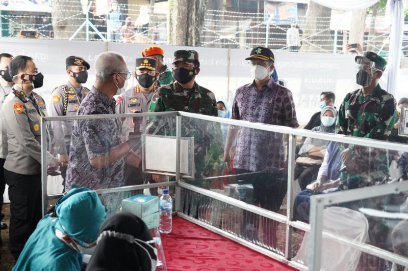 Panglima TNI: Vaksinasi dan pengetatan PPKM mikro bisa tekan COVID-19