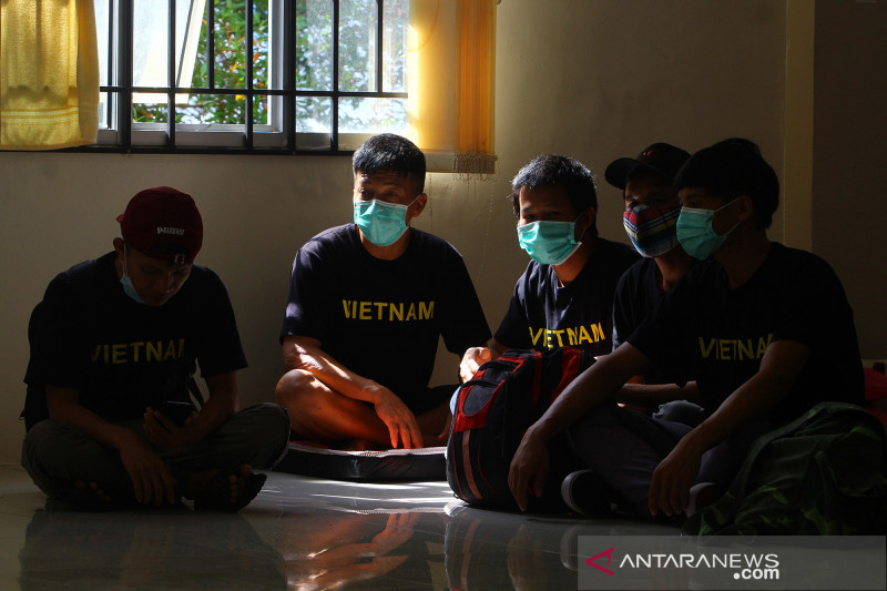 Puluhan nelayan Vietnam pelaku pencurian ikan ilegal dideportasi