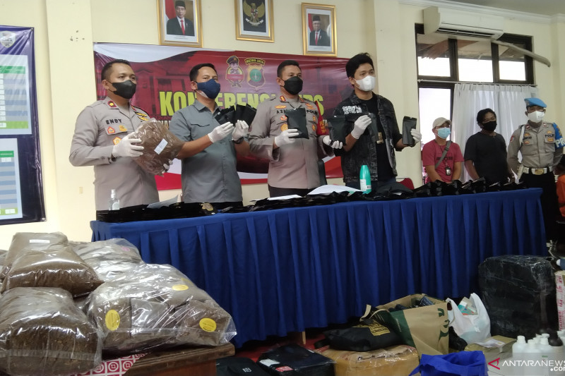 Polisi tangkap produsen tembakau sintetis di Tangerang