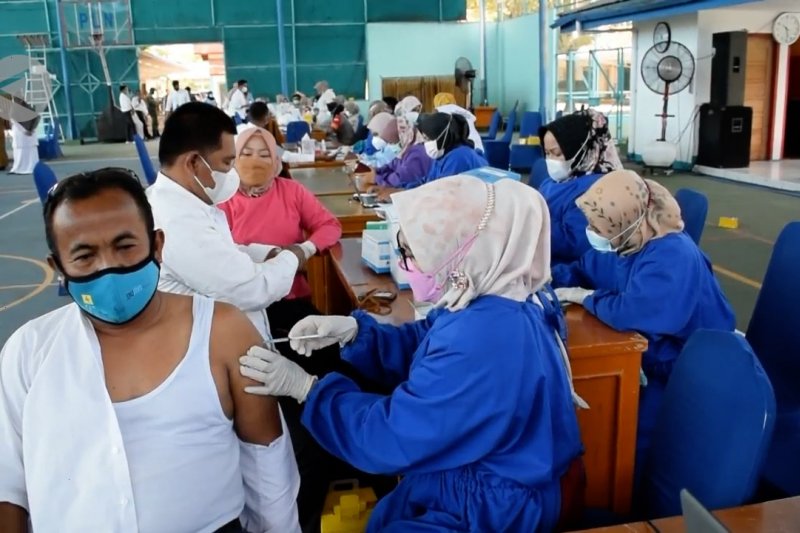 800 pegawai PLN Wilayah Sumbar terima vaksinasi COVID-19