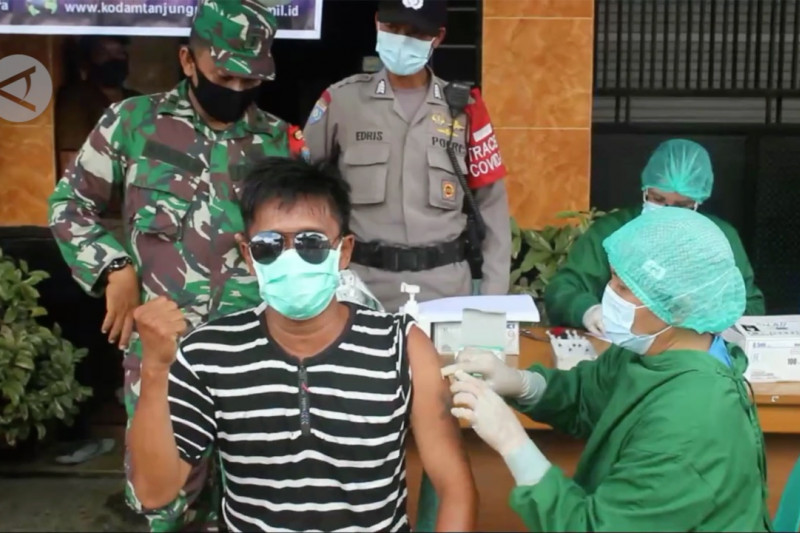 Dinkes Palangka Raya bersama Babinsa Babinkamtibmas lakukan serbuan vaksinasi