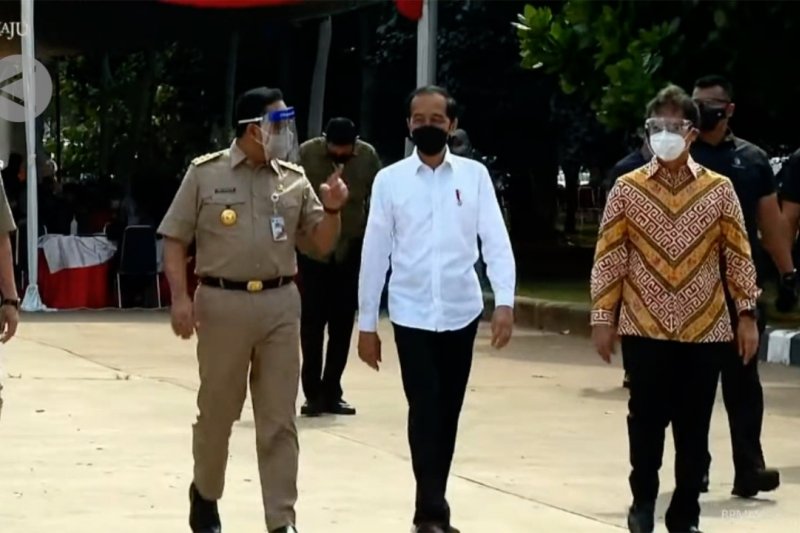 Presiden targetkan 100.000 vaksin COVID-19 per hari di Jakarta