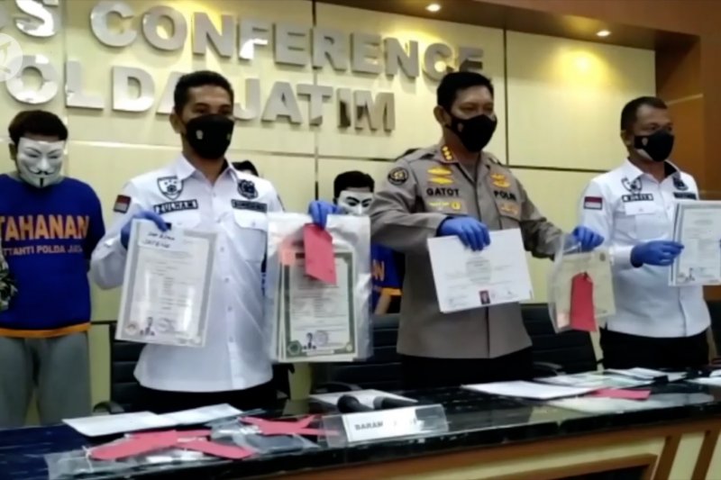 Polda Jatim ungkap pembuatan ijazah palsu