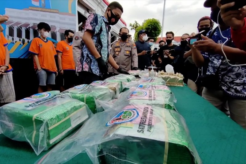 Polrestabes Surabaya gagalkan peredaran 20,4 kilogram sabu-sabu
