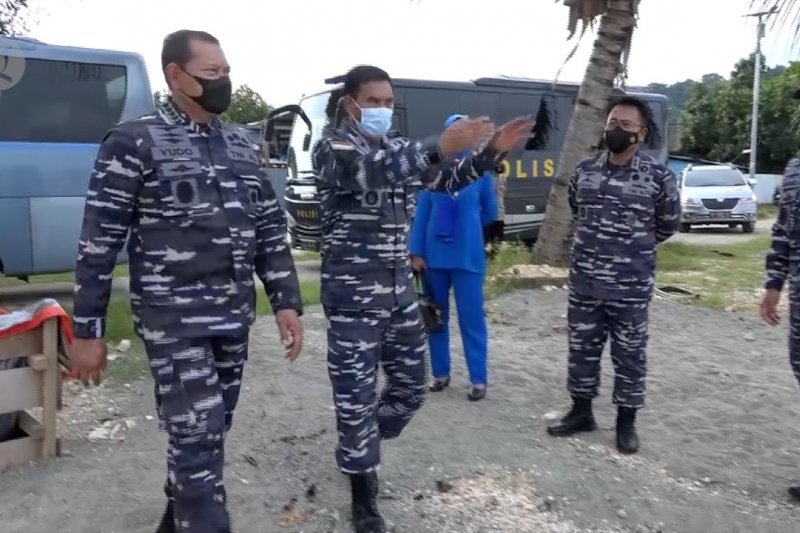 Dukung PON XX, Kasal siagakan Kapal Perang LST