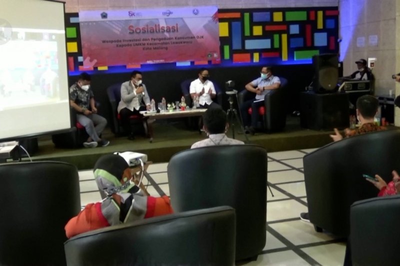 Cara OJK agar masyarakat tak terjebak investasi dan pinjaman ilegal