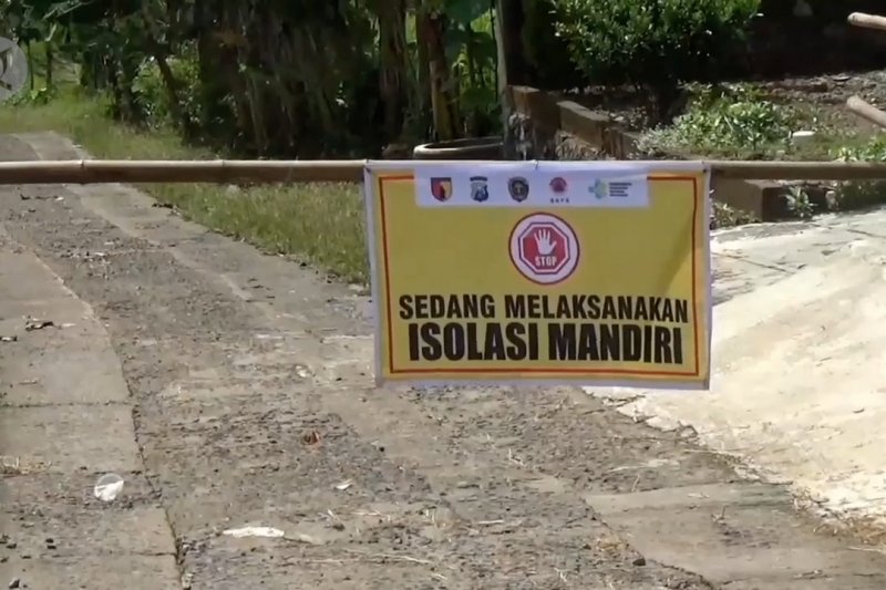 66 warga reaktif, satu desa di Madiun diisolasi