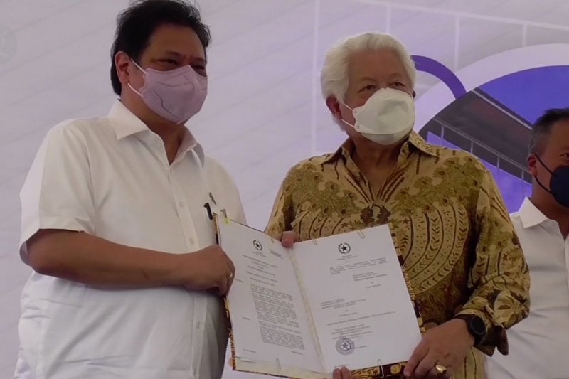 Menko Perekonomian serahkan PP dua Kawasan Ekonomi Khusus di Batam