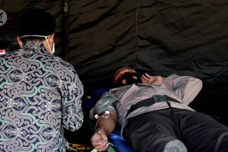 Ratusan anggota Polres Pandeglang berdonor darah